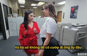ông chồng bất lực để vợ yêu cho chủ nợ cưỡng hiếp