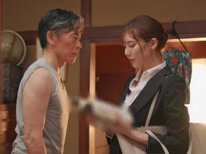 Một cô gái xinh đẹp và trong sáng với ngoại hình cao đang thủ dâm khỏa thân bằng máy rung trong âm hộ và rung lên. Cô ấy không có lông và rất dịu dàng. Sau khi quan hệ tình dục, cô ấy rửa sạch âm hộ trong phòng tắm. Thật là hấp dẫn. Đừng bỏ lỡ nhé.