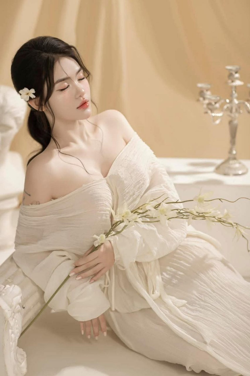 Cô gái dễ thương và mềm mại được chụp ảnh trong phòng theo giờ của khách sạn theo chủ đề đã có mối quan hệ bí mật với một đồng nghiệp nam trong công ty ~ liếm láp và vuốt ve nhau, cảm thấy hạnh phúc đến chết đi được...